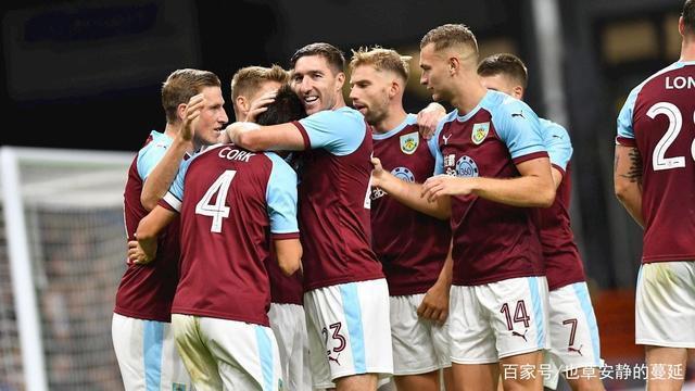 利兹联主场沦陷,班福德染红成比赛转折点  利兹联主场沦陷,班福德染红成比赛转折点