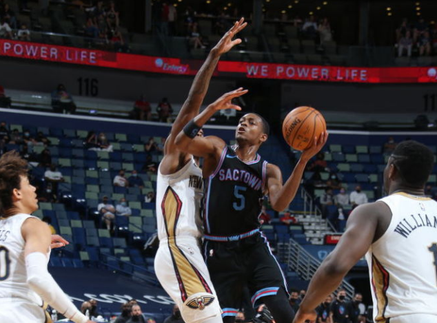 福克斯闪电突破撕裂防线,国王加时险胜鹈鹕  福克斯闪电突破撕裂防线,国王加时险胜鹈鹕